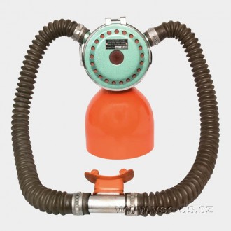 Vintage Doble Hose Scuba regulator AV1. Potápěčská automatika AV1.