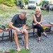 Ulf Barthel připravuje komunikační systém svého skafandru Medi Stg-721 k potápění.