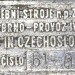 Výrobní štítek s číslem přístroje Rekord a automatiky, který byl umístěn na desce přístroje.