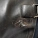 Detailní pohled na trubičku, která slouží pro spojení masky s oblekem