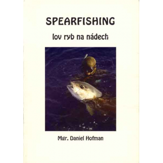Spearfishing lov rýb na nádech
